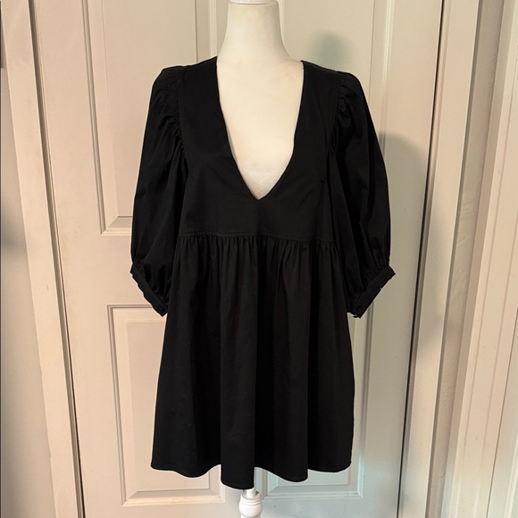 Hunter Bell Black V-Neck Blouse - Picture 1 of 4